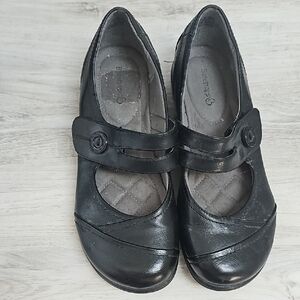 BareTraps Black Leather Comfort Flats